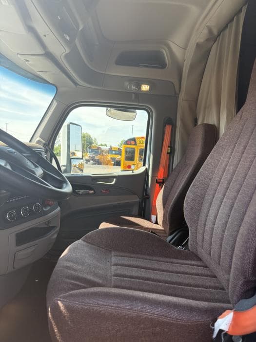 2022 Peterbilt 579 — photo 8