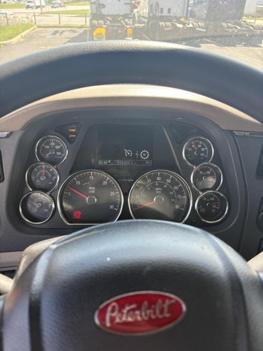 2022 Peterbilt 579 — photo 9