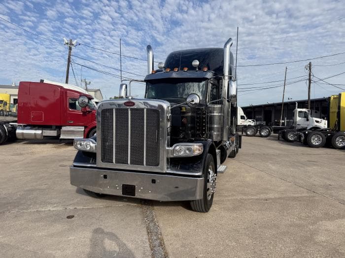 2022 Peterbilt 389 — photo 9