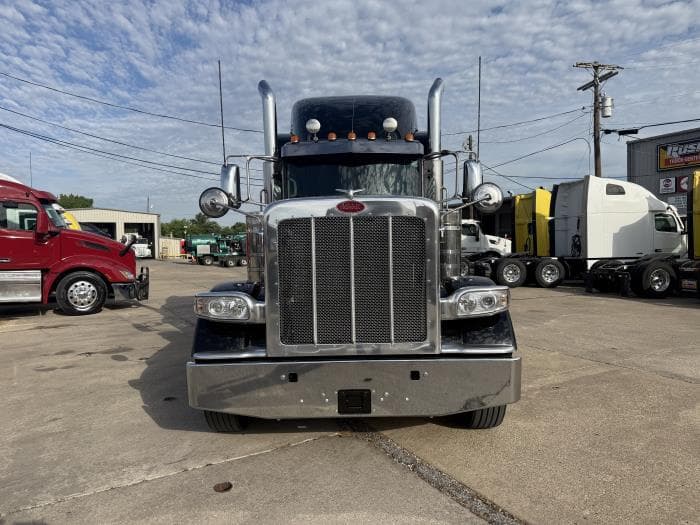 2022 Peterbilt 389 — photo 4
