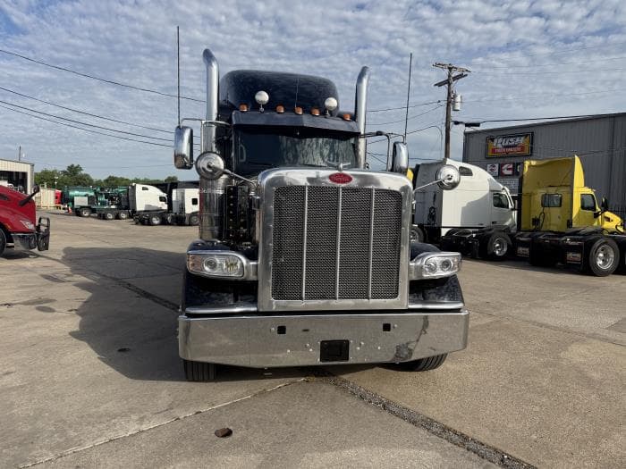 2022 Peterbilt 389 — photo 10