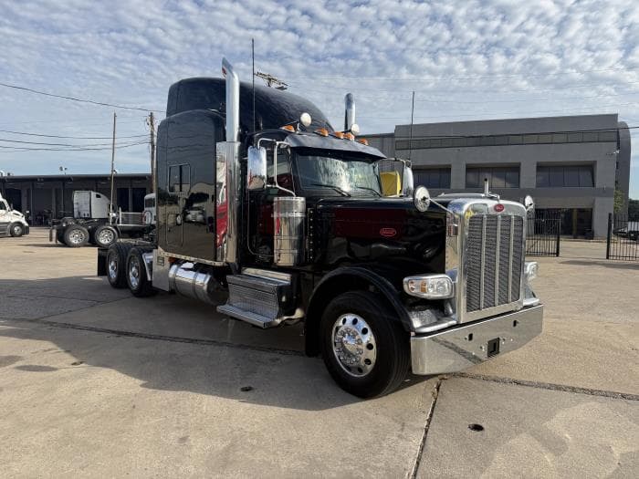 2022 Peterbilt 389 — photo 13