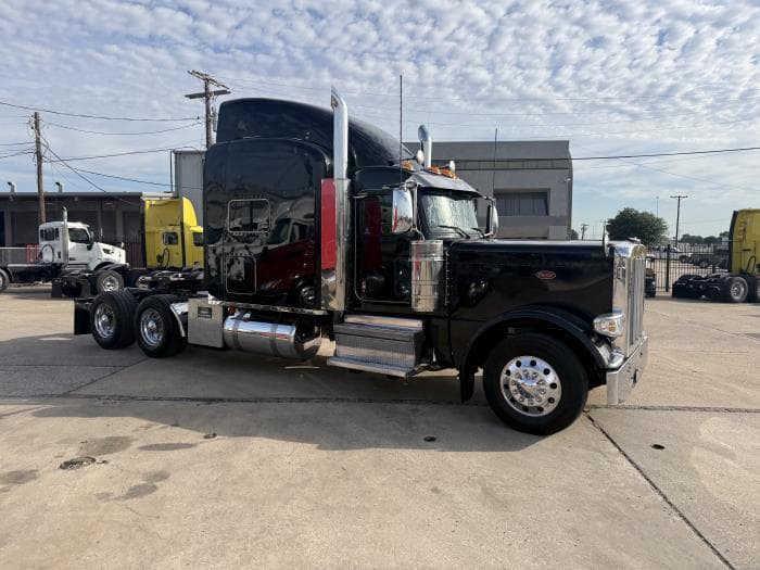 2022 Peterbilt 389 — photo 3