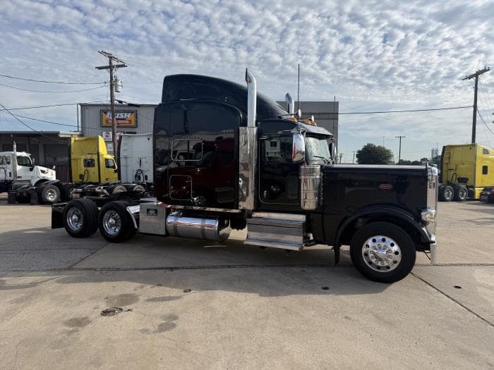 2022 Peterbilt 389 — photo 15
