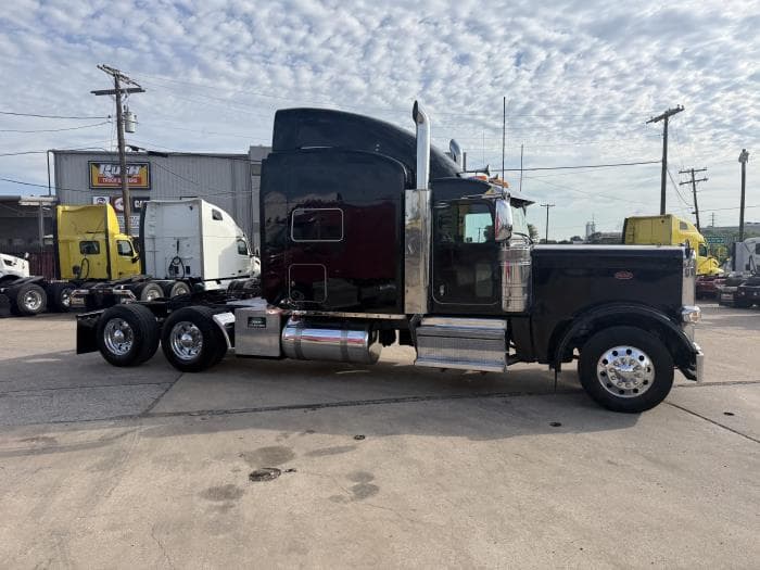 2022 Peterbilt 389 — photo 16