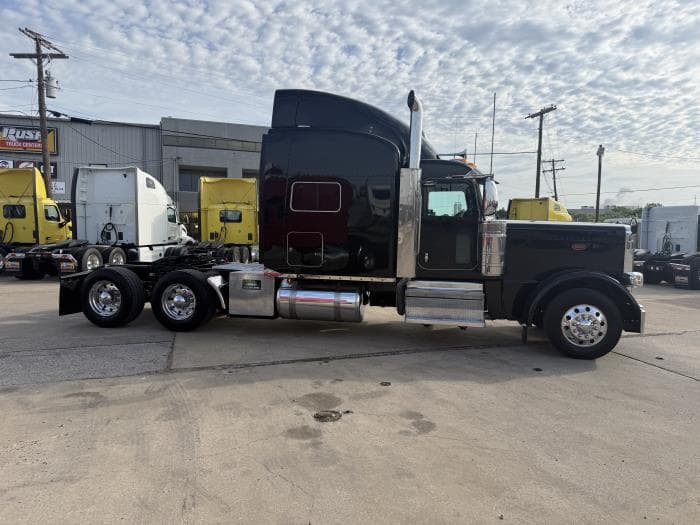 2022 Peterbilt 389 — photo 17