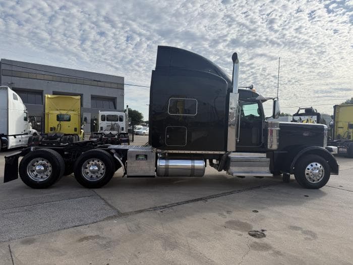 2022 Peterbilt 389 — photo 19