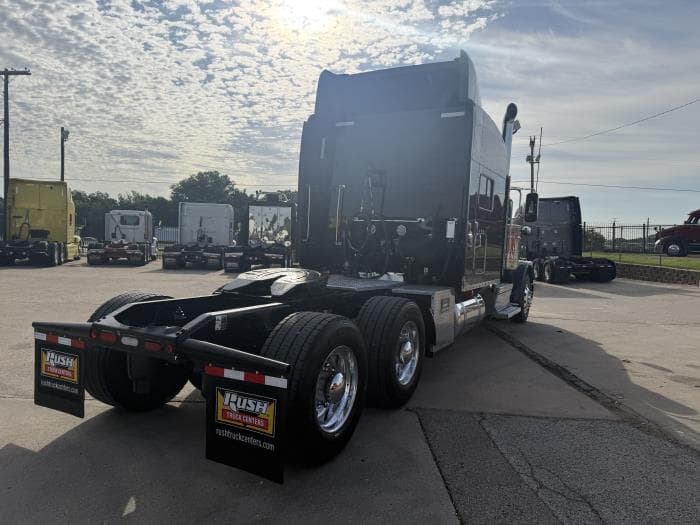 2022 Peterbilt 389 — photo 21