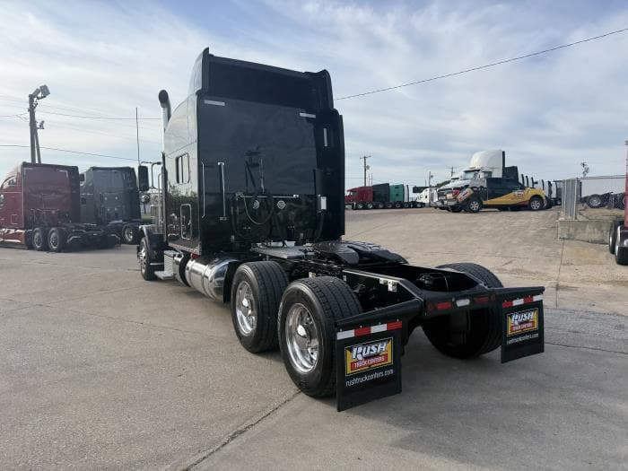 2022 Peterbilt 389 — photo 25