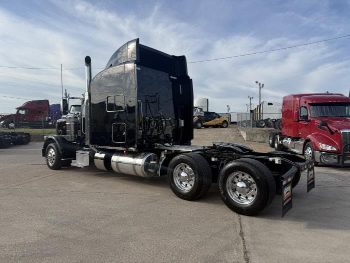 2022 Peterbilt 389 — photo 27