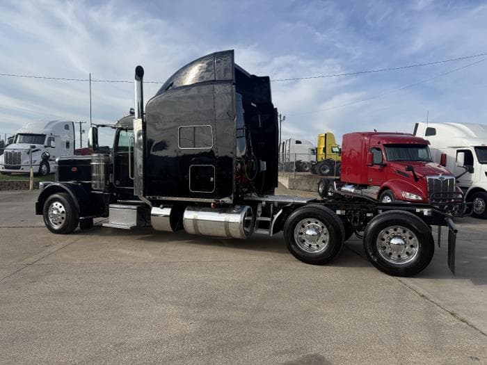 2022 Peterbilt 389 — photo 29