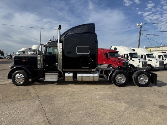 2022 Peterbilt 389 — photo 30