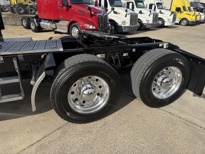 2022 Peterbilt 389 — photo 31