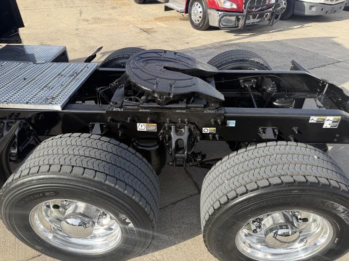 2022 Peterbilt 389 — photo 32