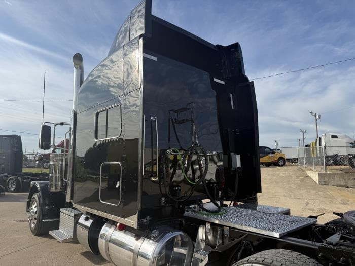 2022 Peterbilt 389 — photo 33