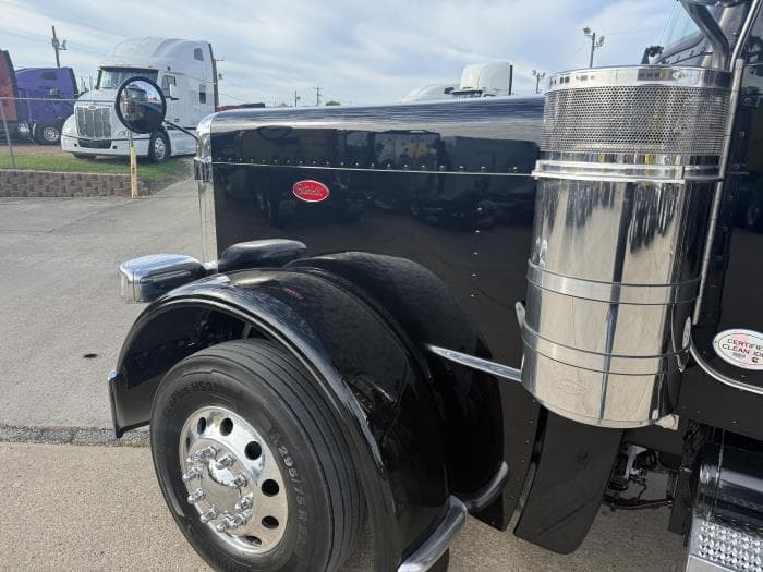 2022 Peterbilt 389 — photo 35