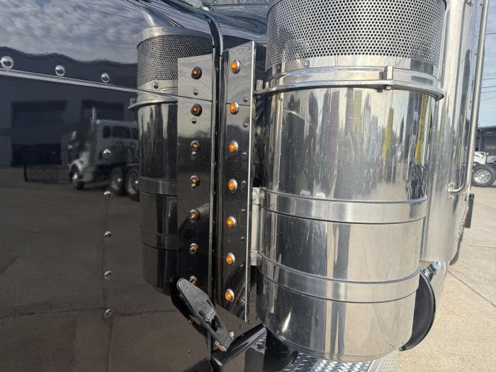 2022 Peterbilt 389 — photo 37
