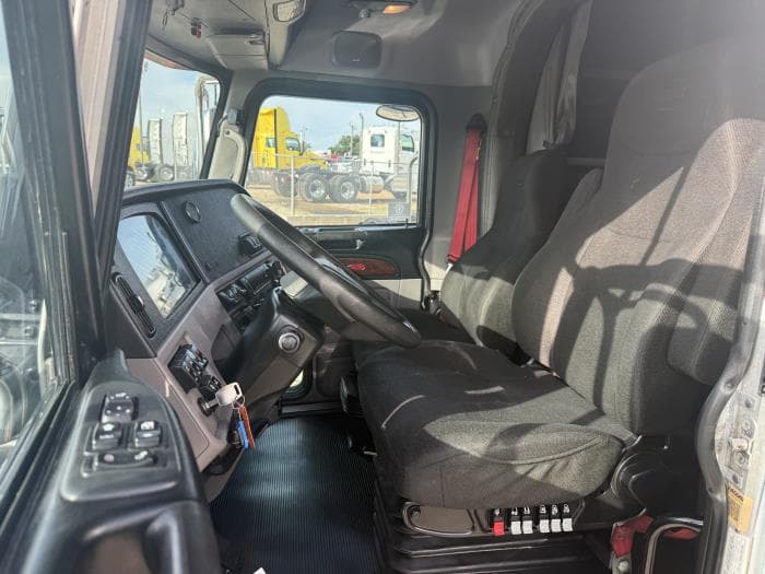 2022 Peterbilt 389 — photo 42