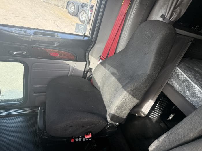 2022 Peterbilt 389 — photo 43