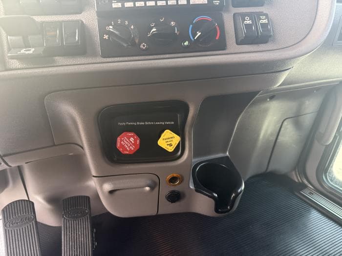 2022 Peterbilt 389 — photo 44