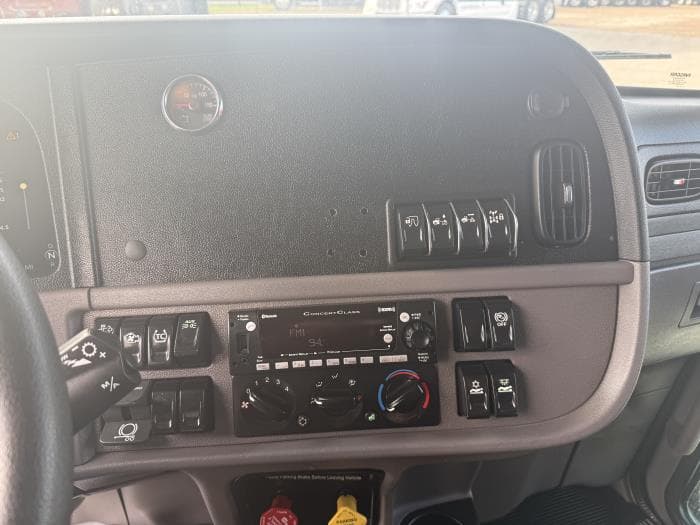 2022 Peterbilt 389 — photo 45