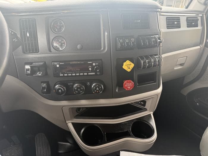 2022 Peterbilt 579 — photo 7