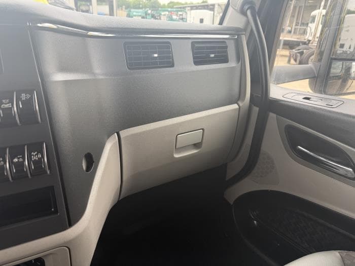 2022 Peterbilt 579 — photo 9