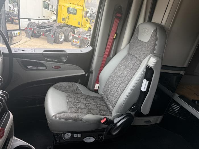 2022 Peterbilt 579 — photo 10