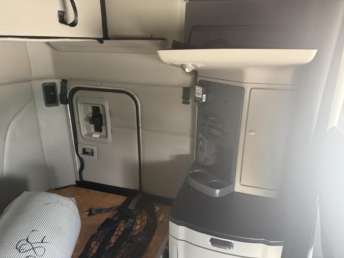 2022 Peterbilt 579 — photo 14