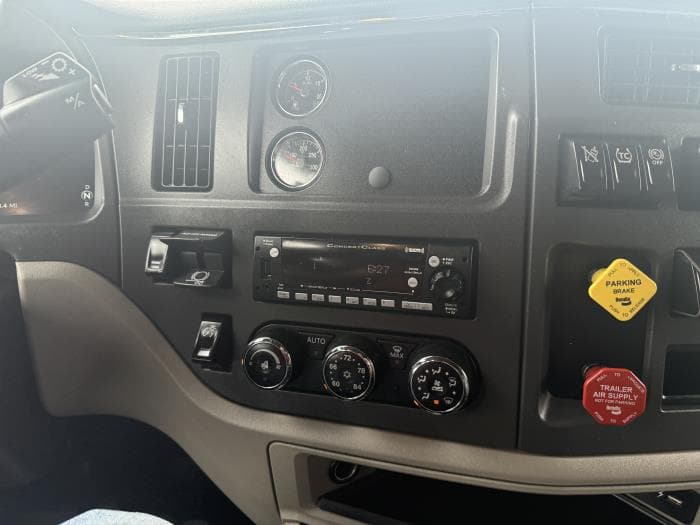 2022 Peterbilt 579 — photo 16