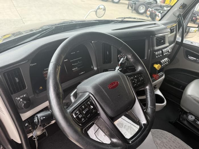 2022 Peterbilt 579 — photo 17