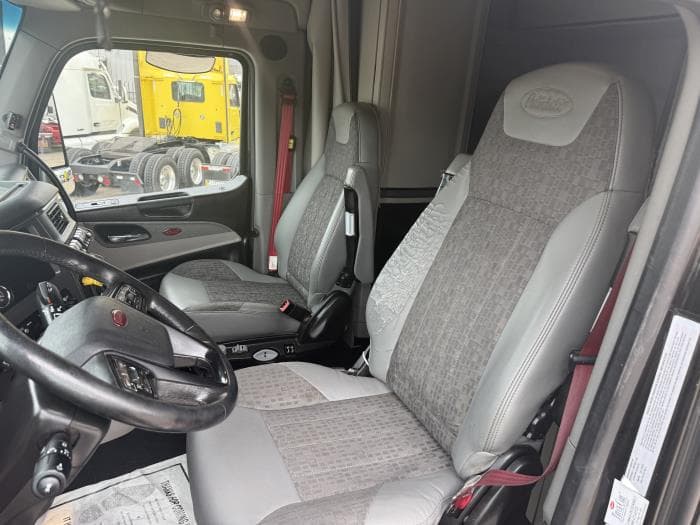 2022 Peterbilt 579 — photo 18