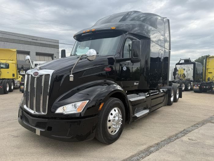 2022 Peterbilt 579 — photo 2