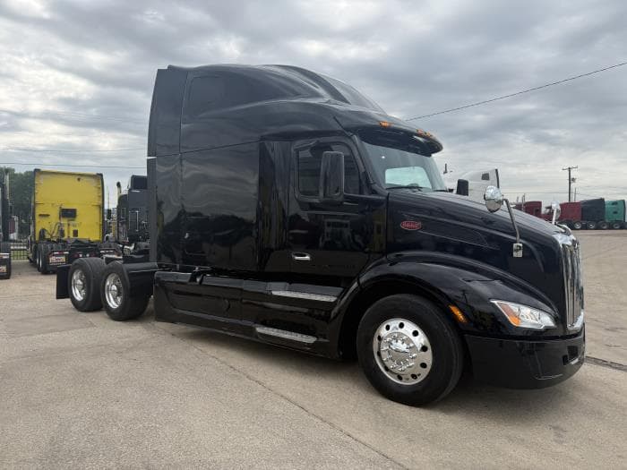 2022 Peterbilt 579 — photo 3