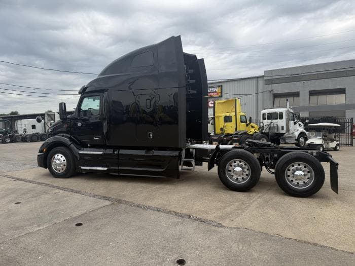 2022 Peterbilt 579 — photo 40