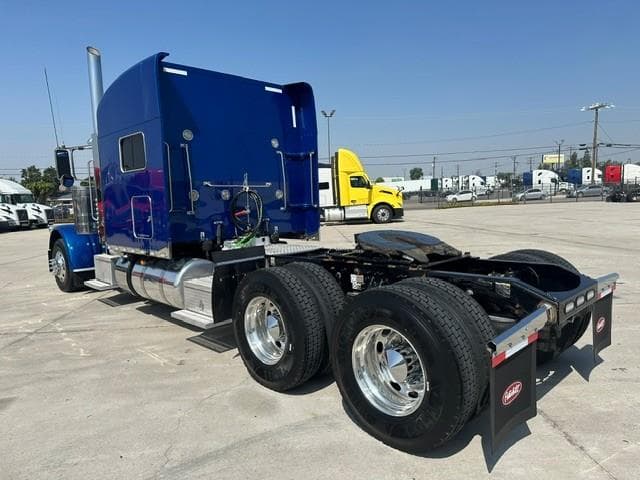 2022 Peterbilt 389 — photo 12