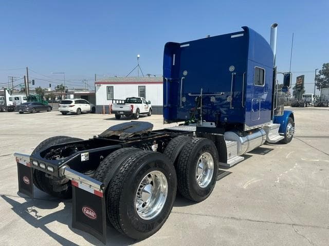 2022 Peterbilt 389 — photo 13