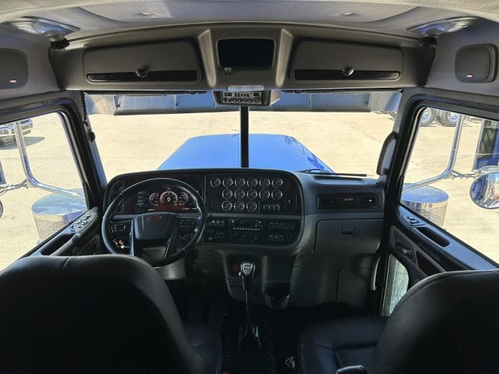 2024 Peterbilt 389 — photo 11