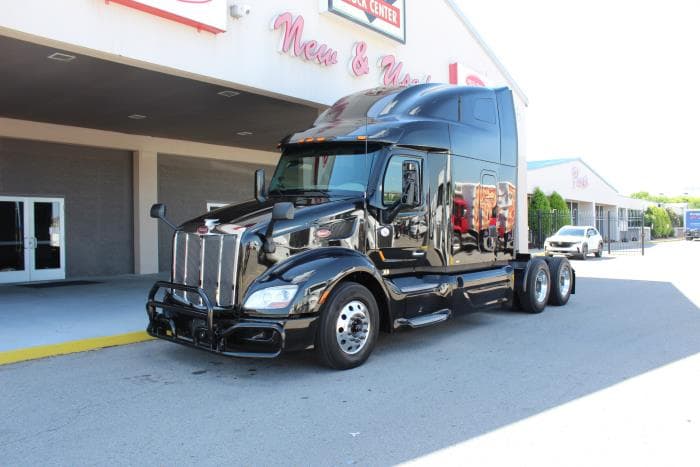 2022 Peterbilt 579 — photo 2