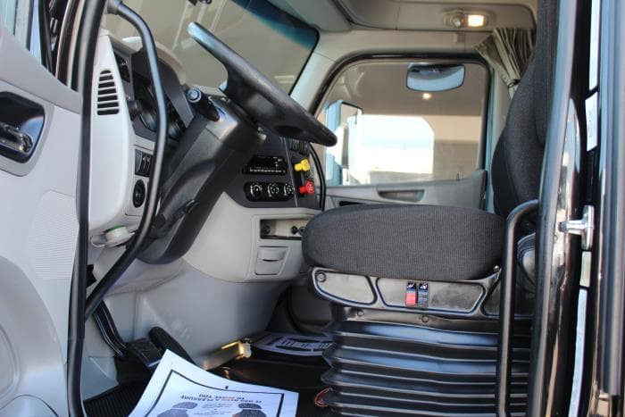 2022 Peterbilt 579 — photo 9