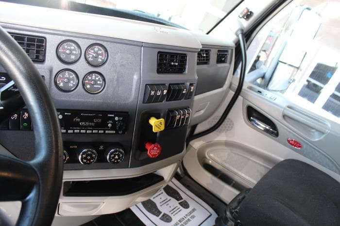 2022 Peterbilt 579 — photo 12