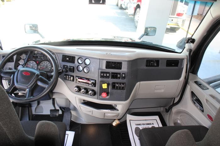 2022 Peterbilt 579 — photo 17