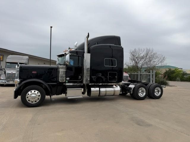 2022 Peterbilt 389 — photo 3