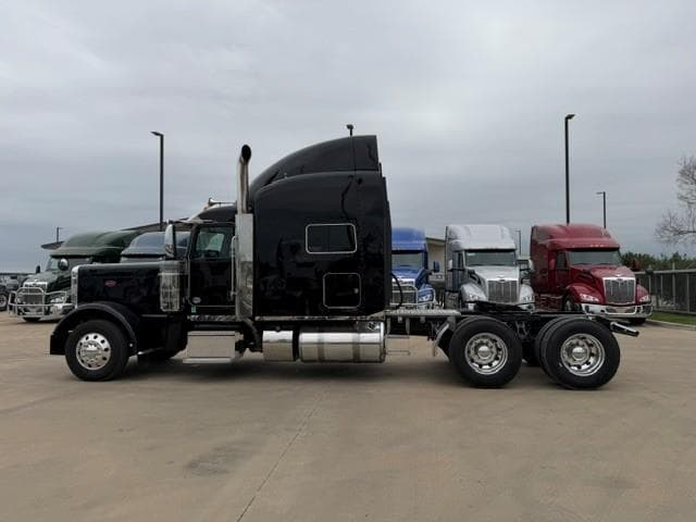 2022 Peterbilt 389 — photo 4