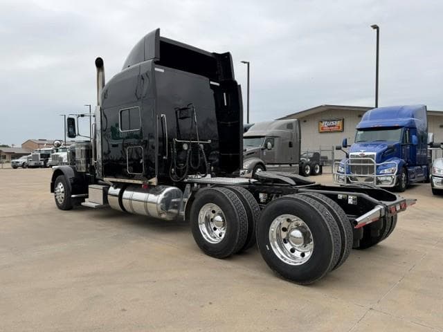 2022 Peterbilt 389 — photo 5