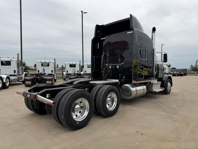 2022 Peterbilt 389 — photo 8