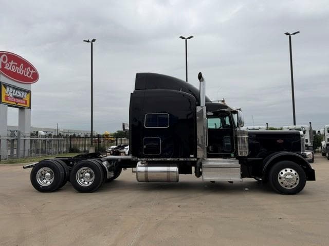 2022 Peterbilt 389 — photo 9