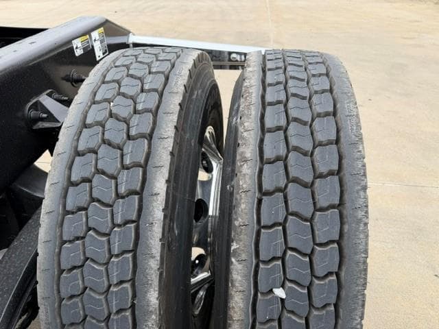 2022 Peterbilt 389 — photo 18