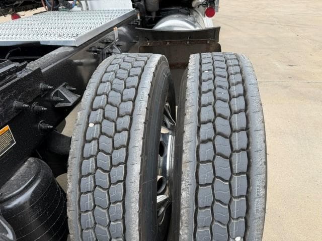 2022 Peterbilt 389 — photo 20