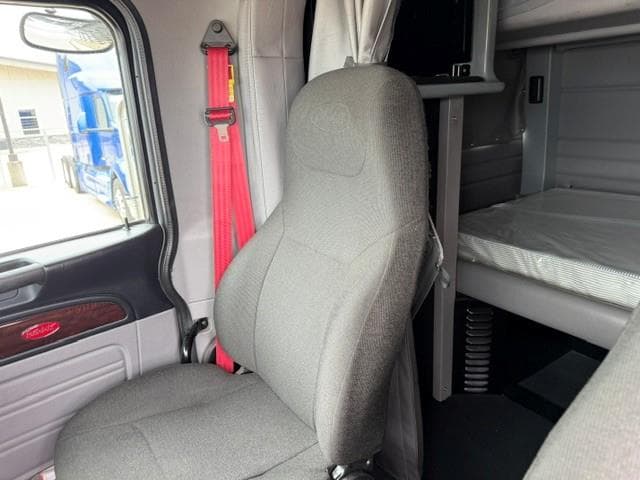 2022 Peterbilt 389 — photo 30